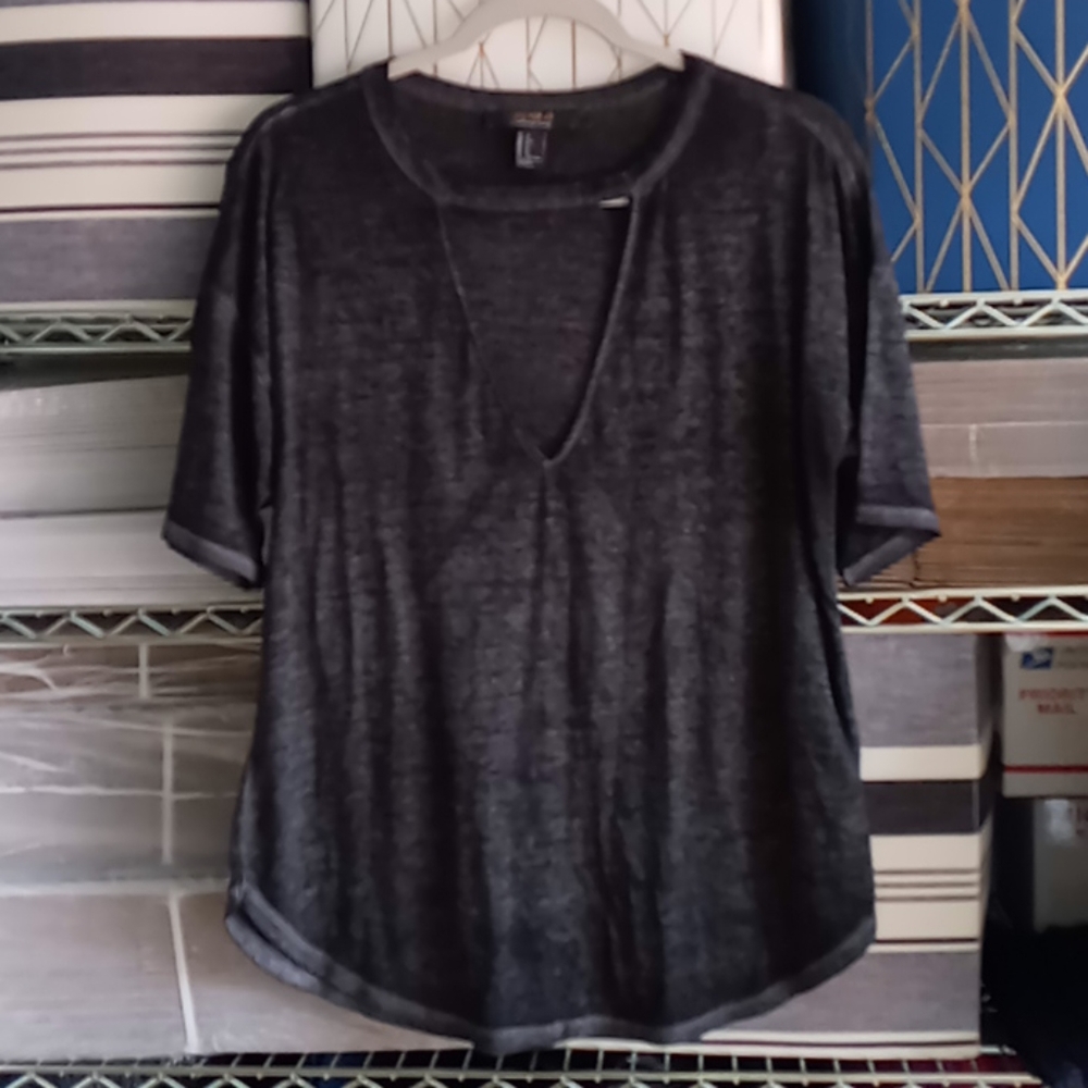 Women's short sleeve top size small